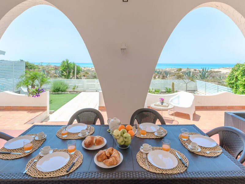 Vila am Sandstrand von Punta Secca