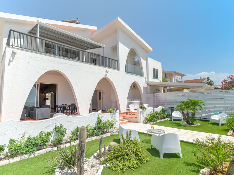 Vila am Sandstrand von Punta Secca