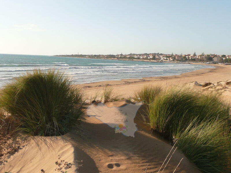 Schöner zentraler Bungalow direkt am Sandstrand auf Sizilien
