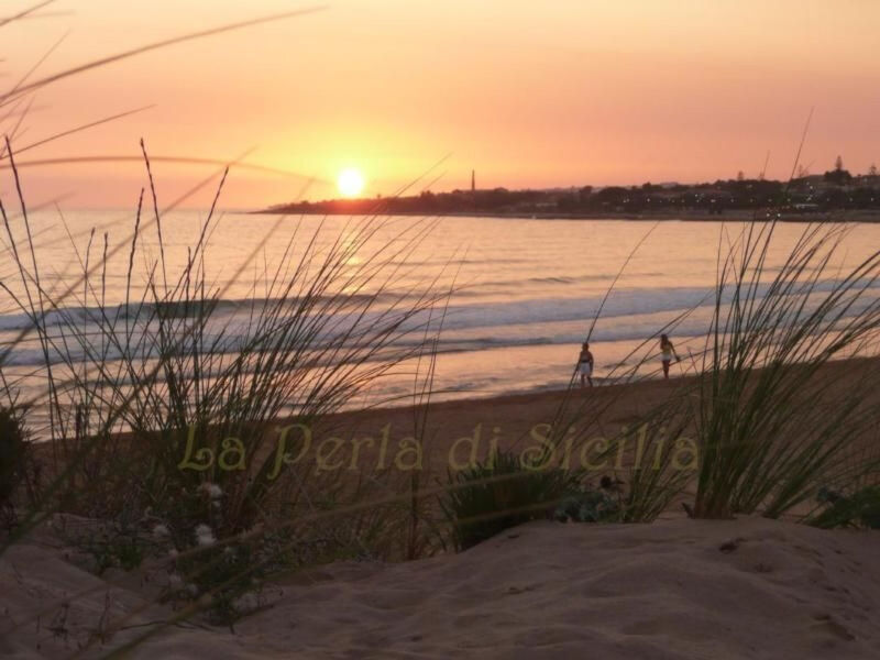 Schöner zentraler Bungalow direkt am Sandstrand auf Sizilien