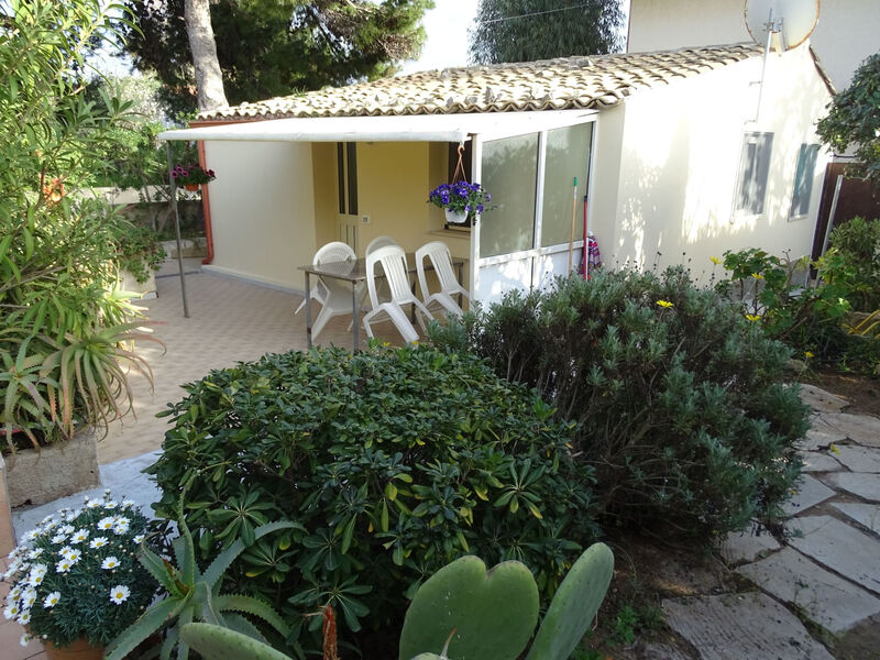 Kleines ruhiges Ferienhaus direkt am Meer