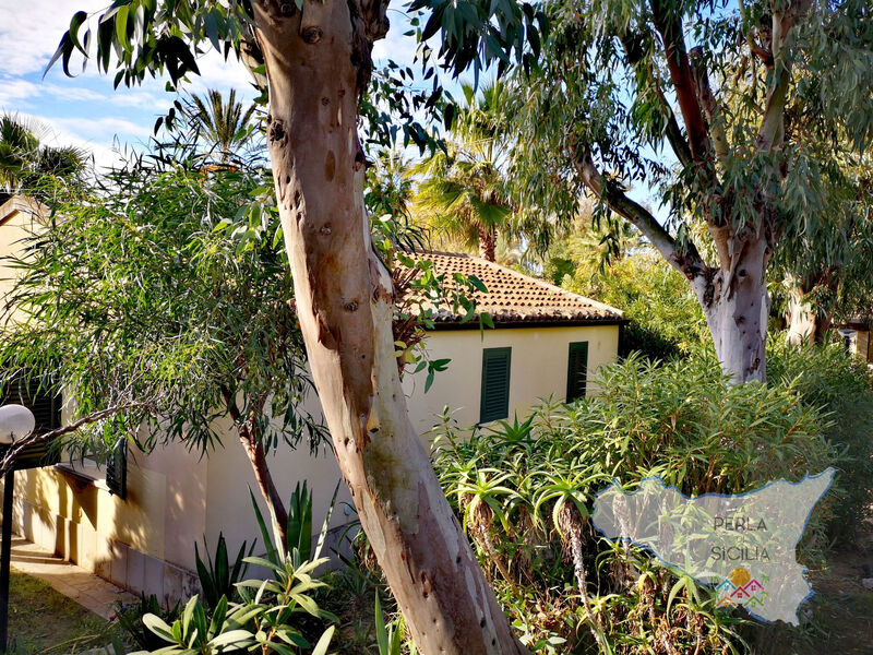 Schöner Bungalow direkt am Sandstrand auf Sizilien