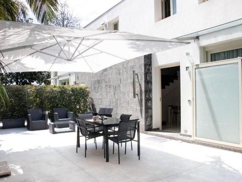 Vila Carlino White