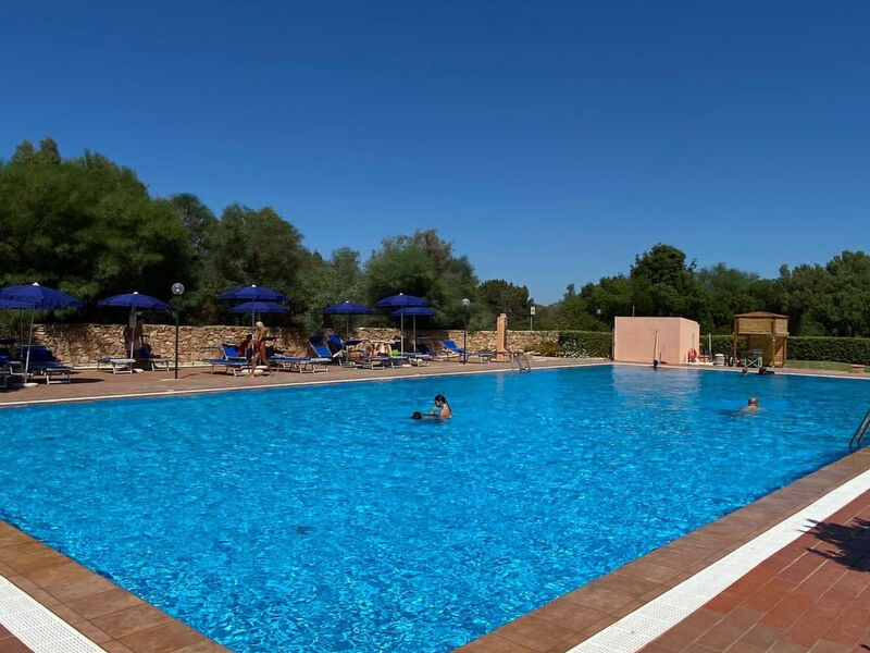 Große Drei-Zimmer-Wohnung am Golf von Marinella