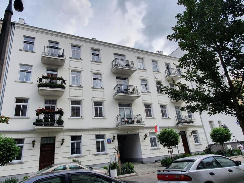 BESSERER PLATZ: Klassisches Warschau