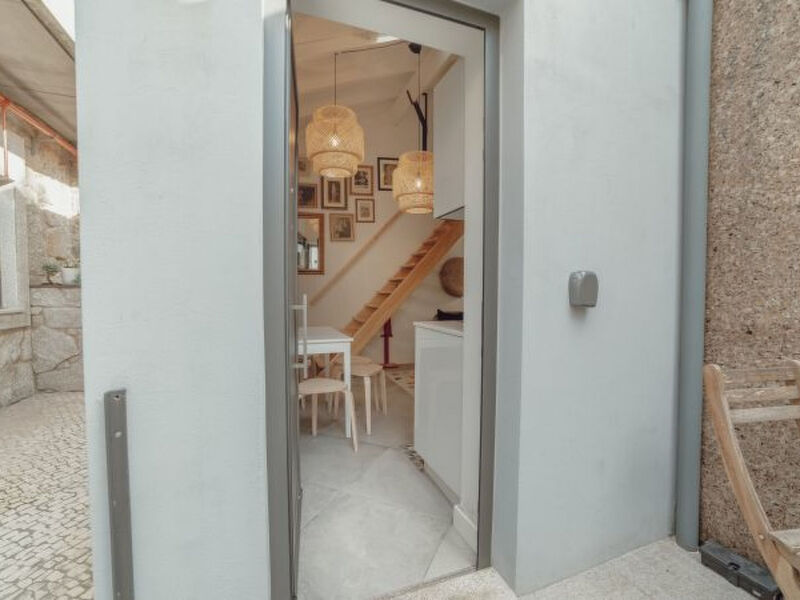 MEZZANINE STYLISH APARTMENT H by VACATIONY