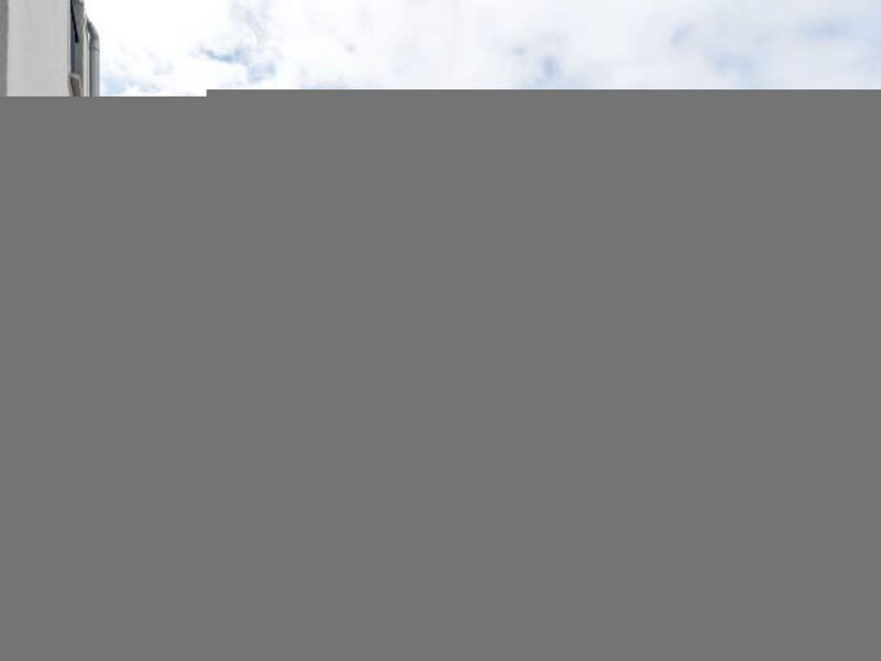 DOWNTOWN BRIGHT & BALCONY APARTMENT by VACATIONY