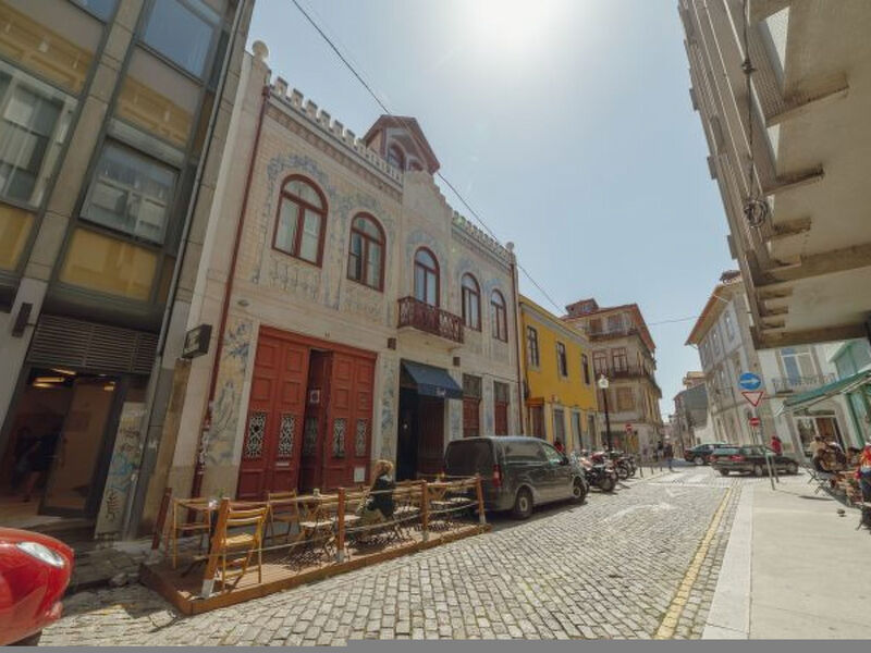 ELEGANT DOWNTOWN APARTMENT by VACATIONY