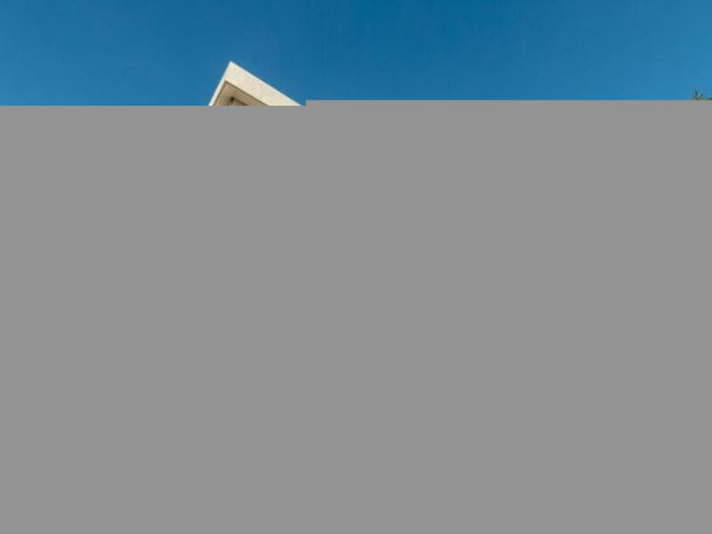 DOWNTOWN STYLISH APARTMENT & GARAGE by VACATIONY