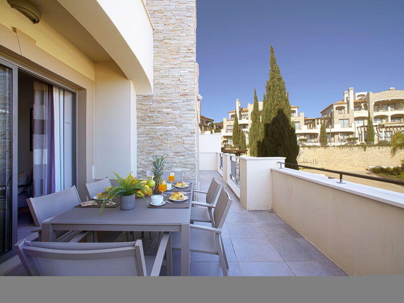 Pine Hills Esmeralda