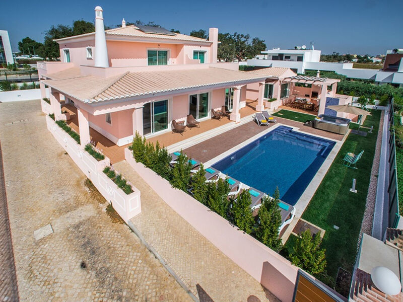 V8 Bastos - VIP Properties