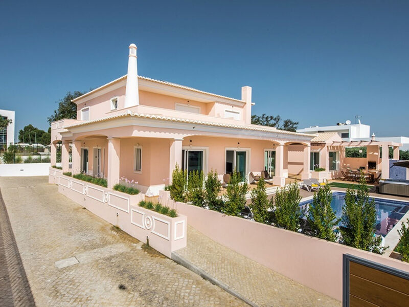 V8 Bastos - VIP Properties