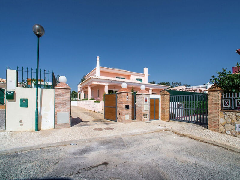V8 Bastos - VIP Properties