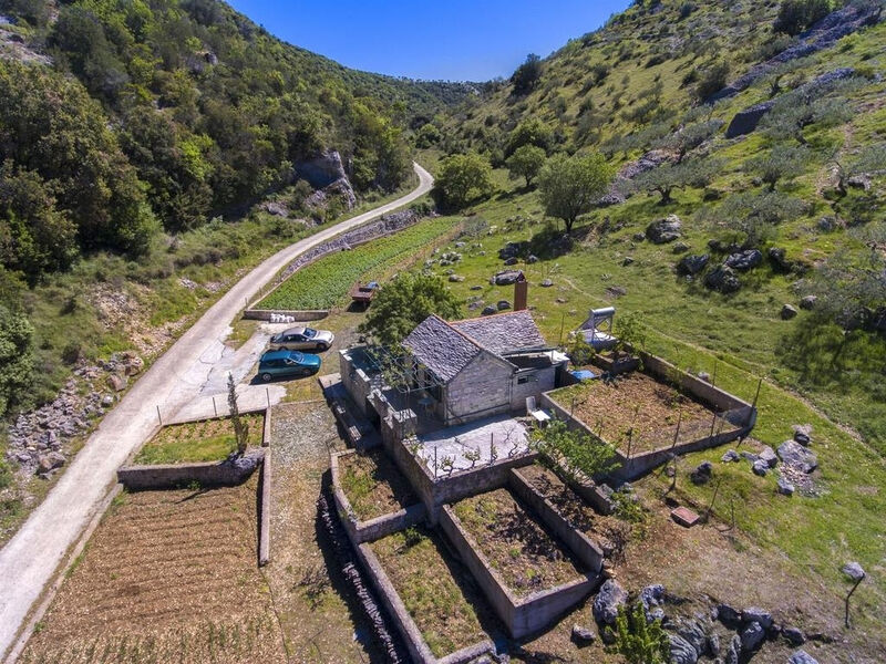 Robinzonáda 3298-5723
