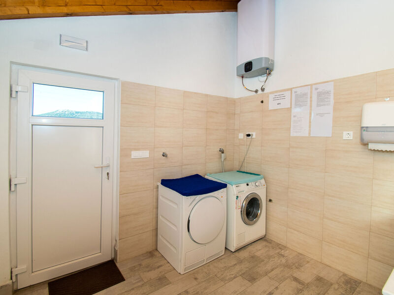 Mobilní domky a kempy 1355-4427