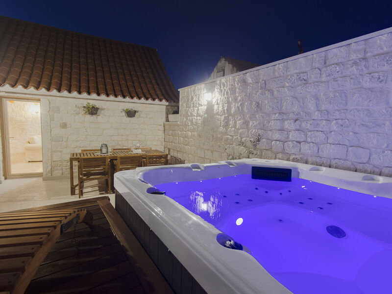 Kamenný dům 1355-5356