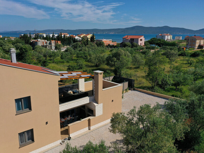 Vila 1355-7701