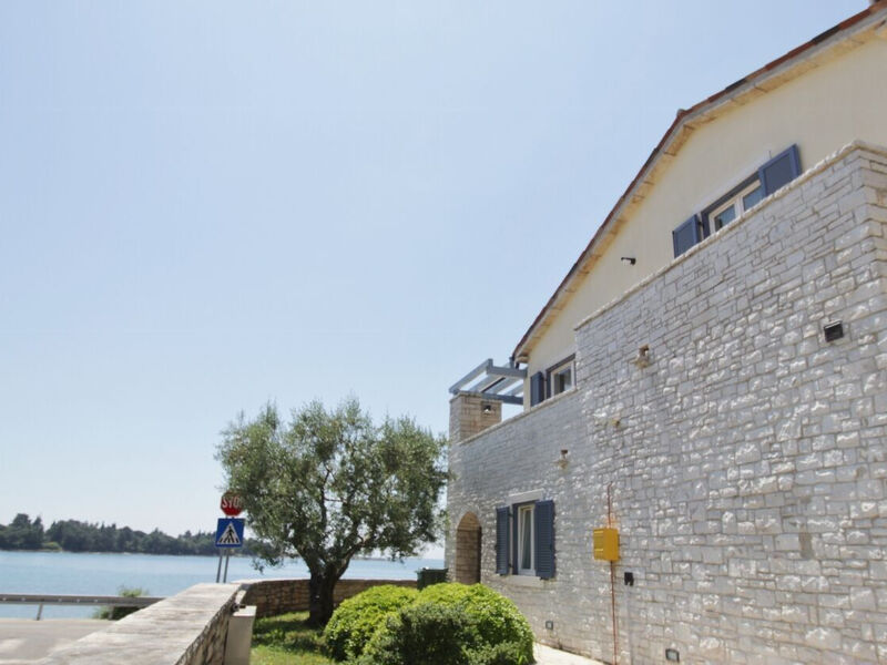 Vila 1355-7853
