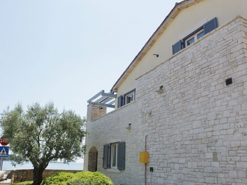 Vila 1355-7924
