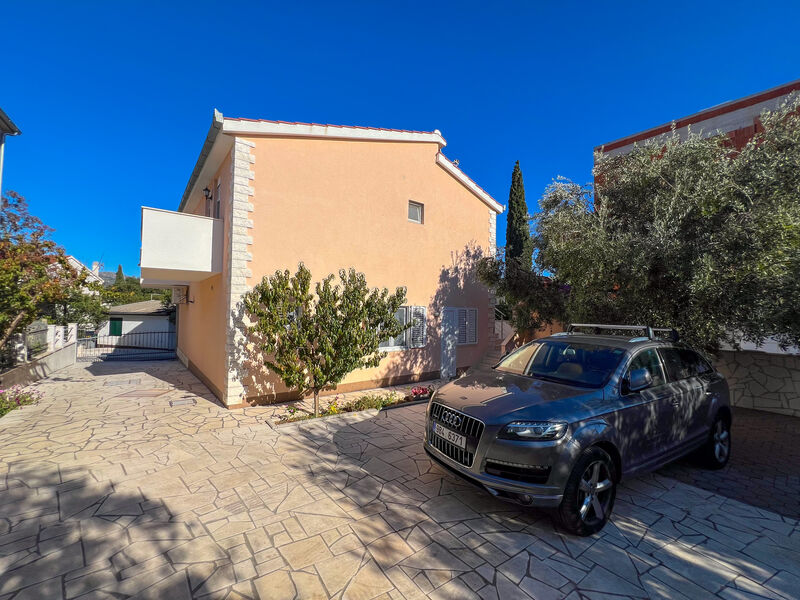 Vila Sale