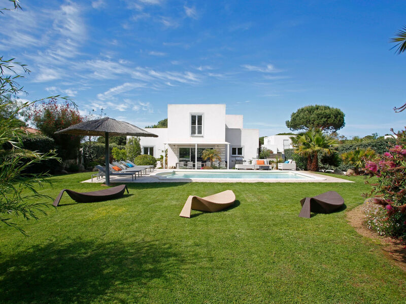Vila 4 Schlafzimmer, privater Pool Garten und Parkplatz
