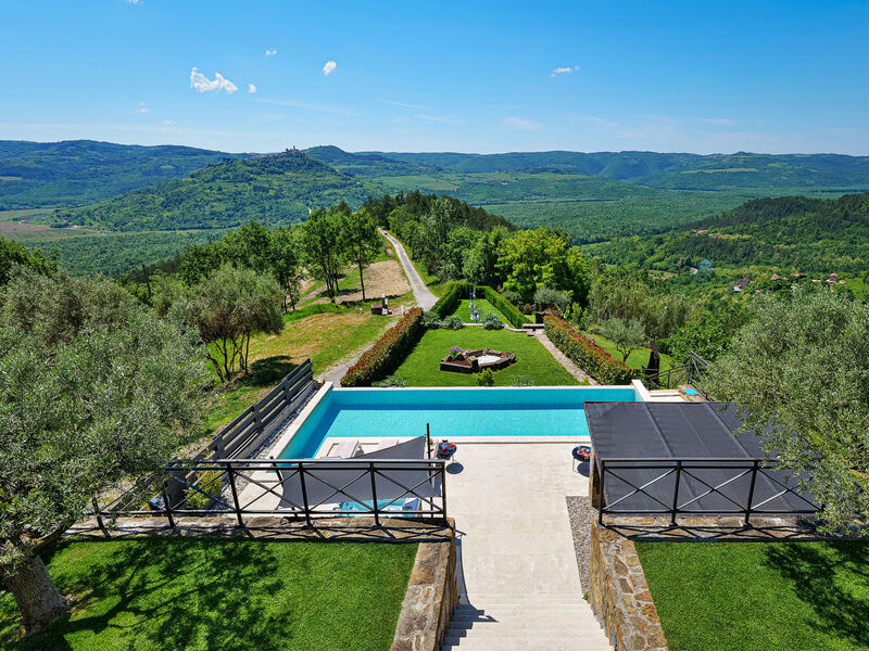Vila Over the Hilltop