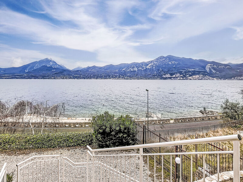 Sona's Lake Home
