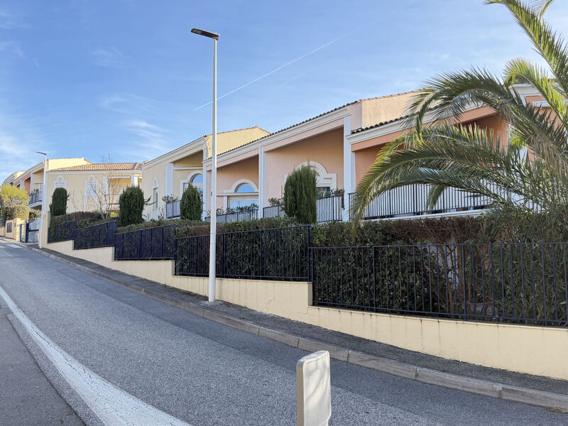 Les Pins Bleus
