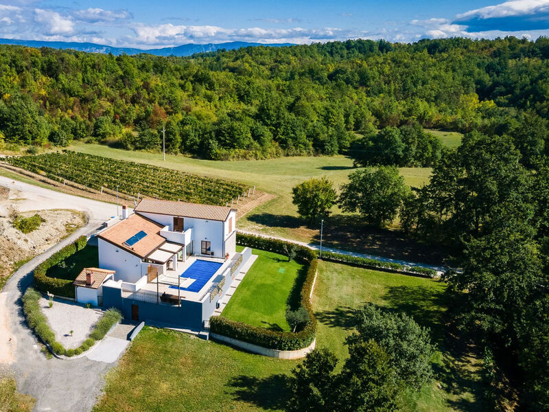 Vila Mala Halu