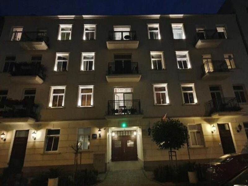 BESSERER PLATZ: Klassisches Warschau