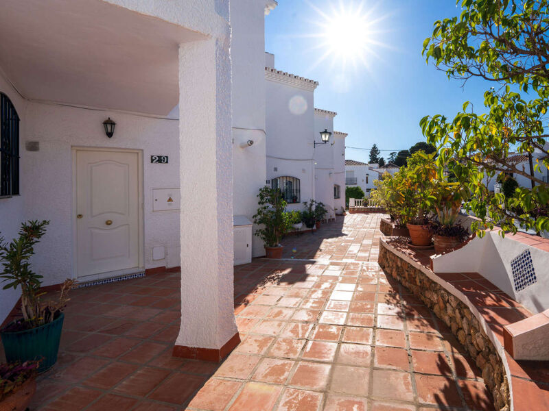 Los Pinos 29 Villas by Casasol