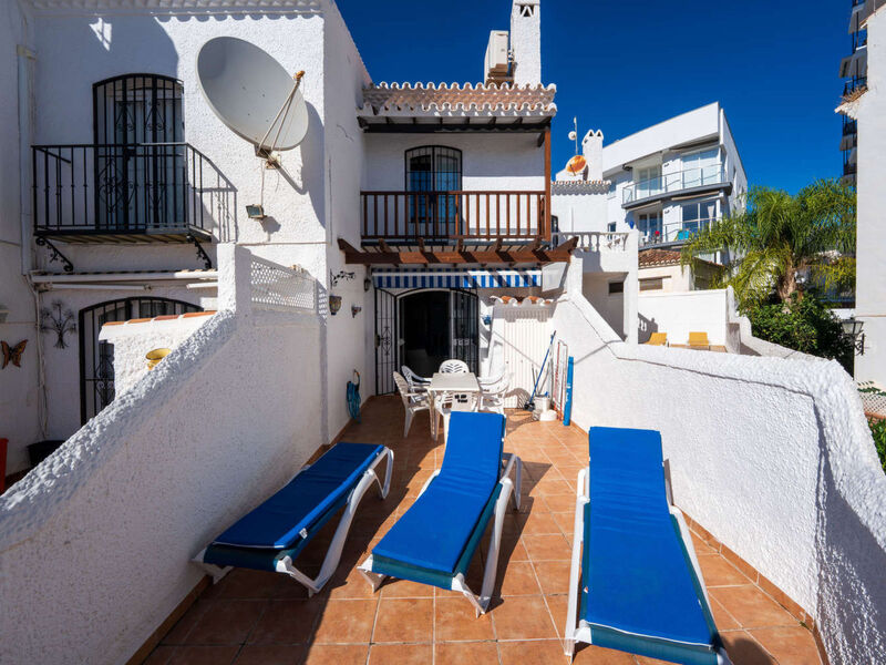 Los Pinos 29 Villas by Casasol