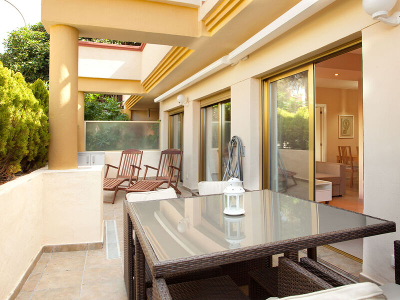 Beachside groundfloor apartment- Elviria 101, Roma