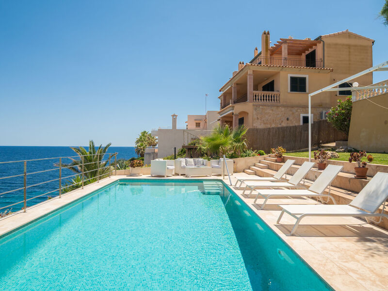 Magrana Pool House