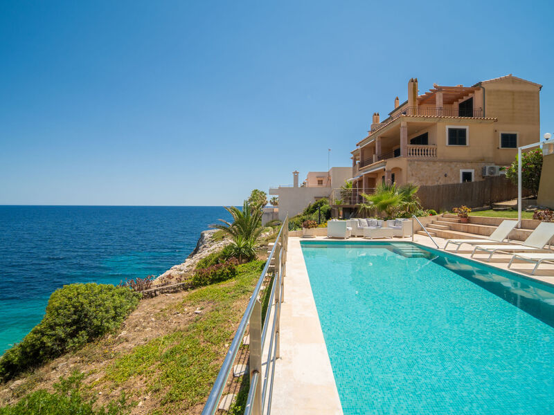 Magrana Pool House