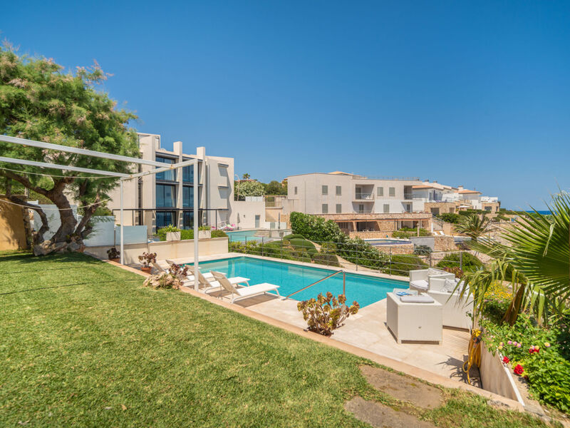 Magrana Pool House