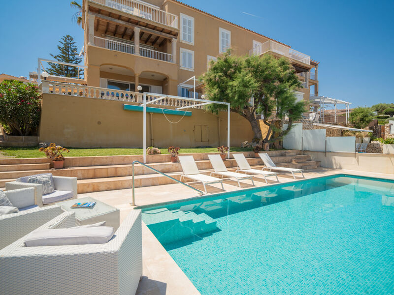 Magrana Pool House