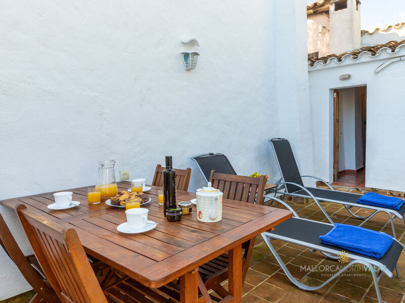 Casa Joana Acogedora Casa de Pueblo con Terraza
