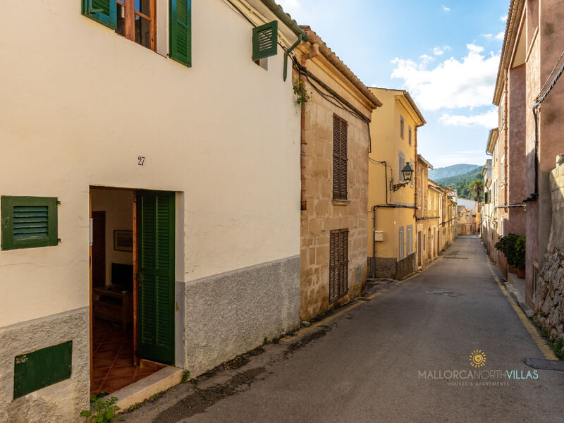 Casa Joana Acogedora Casa de Pueblo con Terraza