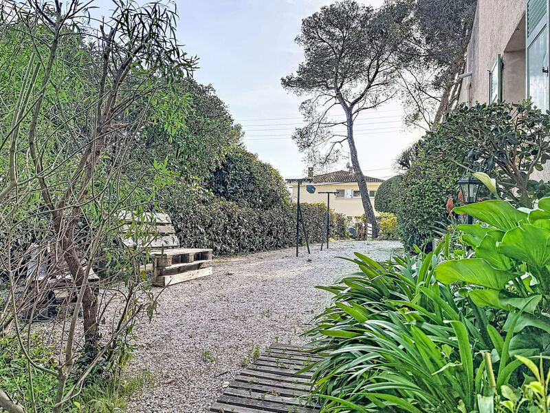 La Péguière