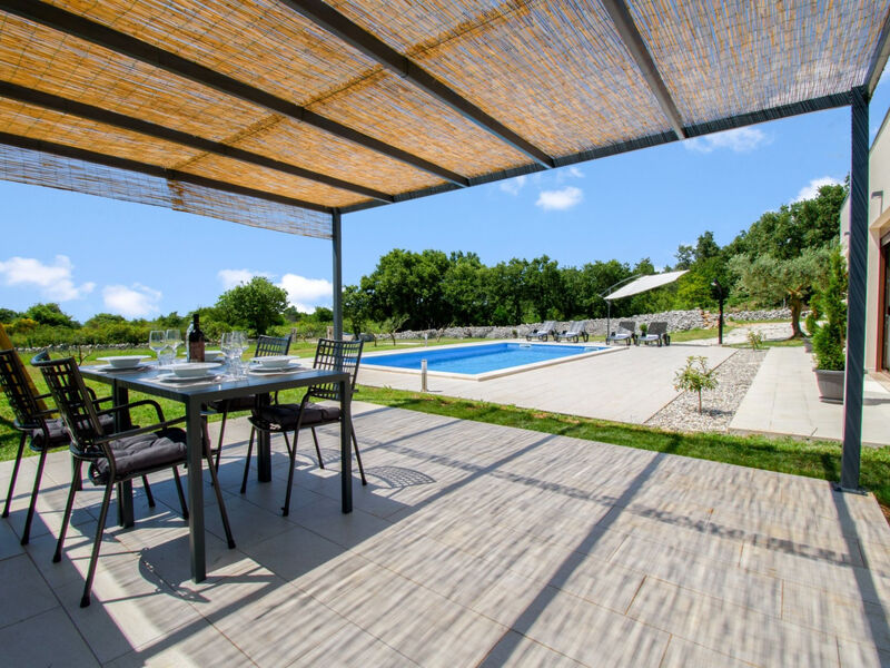 Vila Deni