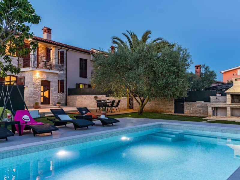 Vila Pietra