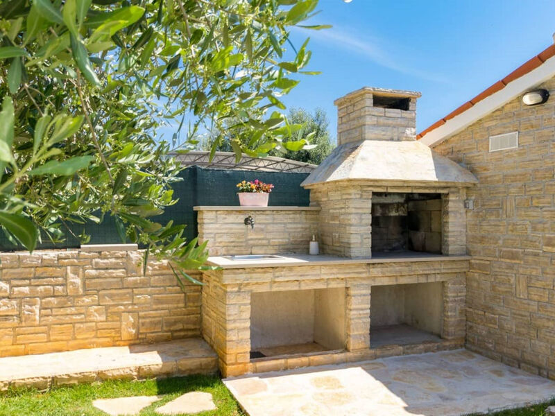 Vila Pietra