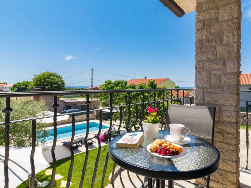 Vila Pietra