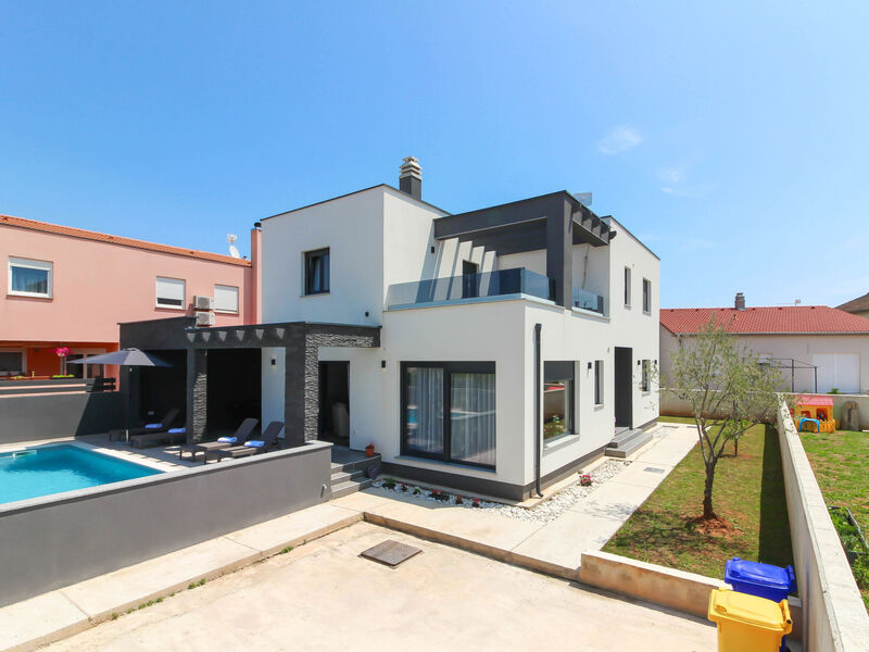 Vila MAENI