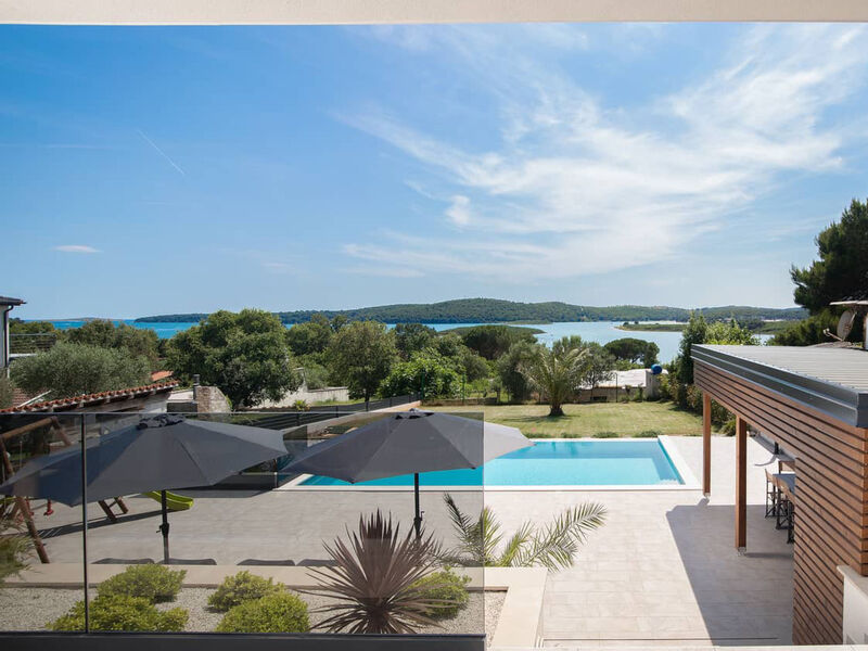 Vila PERGOSA WITH SEA VIEW AND SAUNA