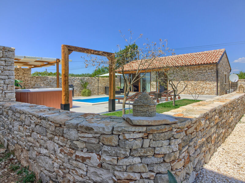 Vila PIETRA