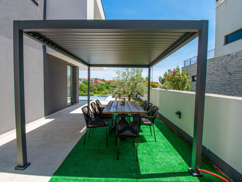 Vila Infinity Gem