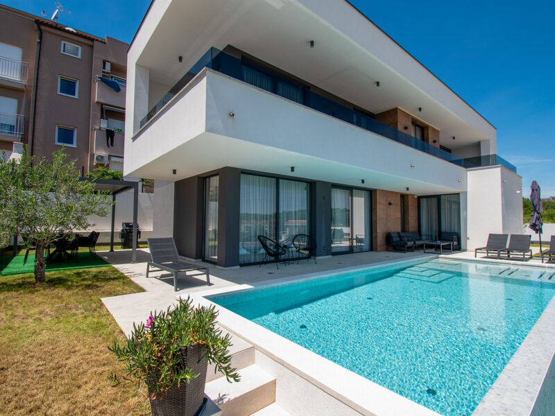Vila Infinity Gem