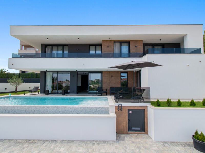 Vila Infinity Gem
